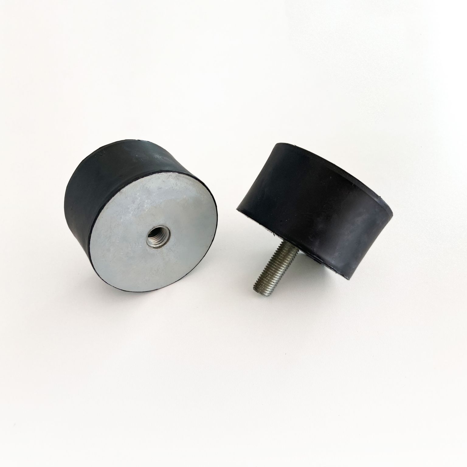 Schwingungs­dämpfer mit Innen- und Außengewinde