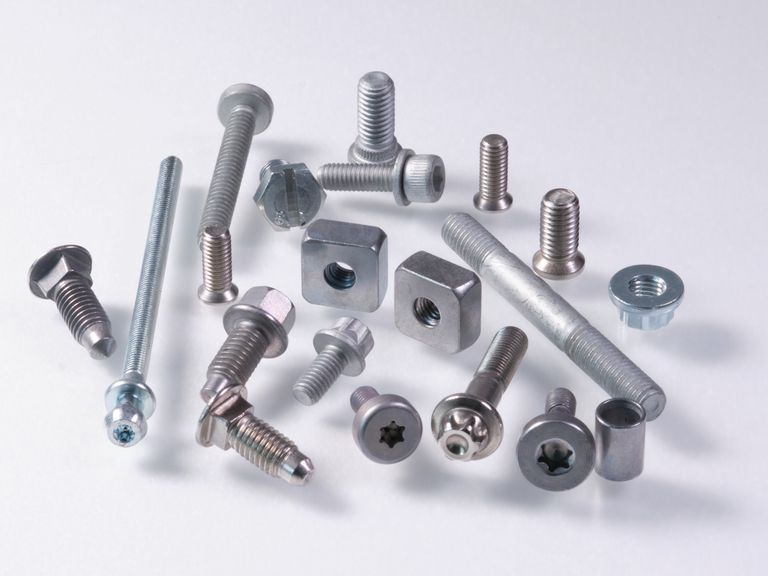 Verschiedene individuelle Kaltumformteile in der Übersicht